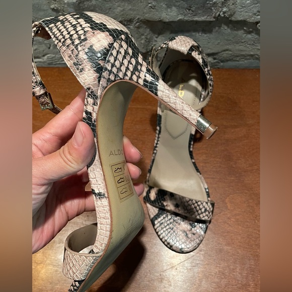 Python print leather heel sandals Sz 7 - Picture 4 of 5